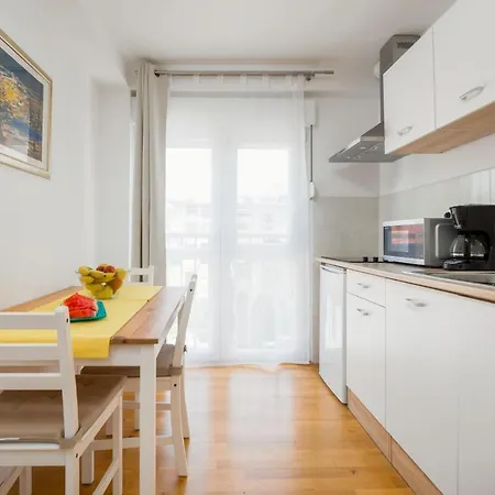 Mares Apartment Split