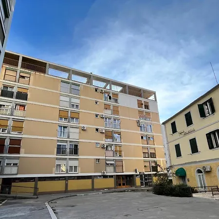 Mares Apartment Split