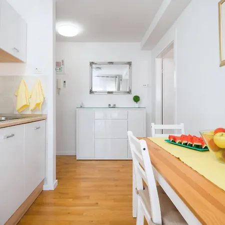 Apartament Mares
