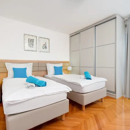 Apartament Mares